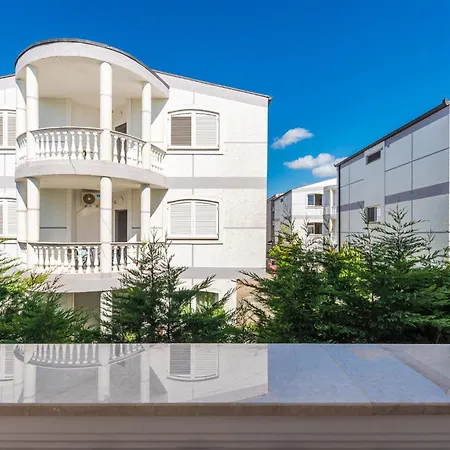 Sea La Vie Hotell Golem (Tirana)