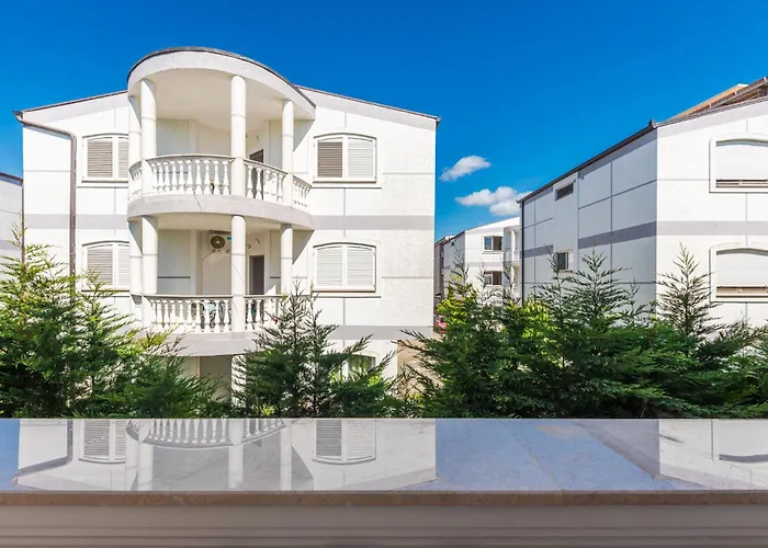 Sea La Vie Hotel Golem (Tirana)